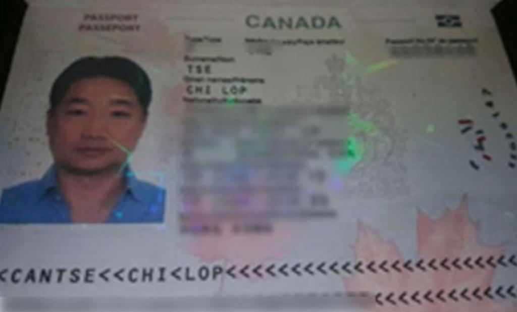 Nacido en China, ciudadano canadiense.